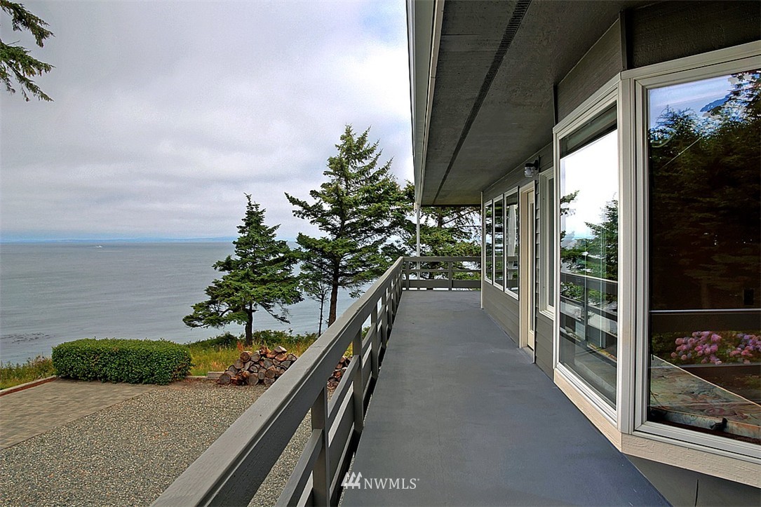 1441 West Beach Road Oak Harbor, WA 98277 - Photo 6 of 24 Gallery Image 6
