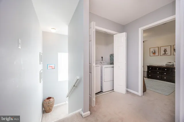 a view of entryway with livingroom