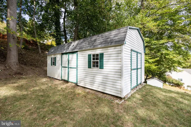 a view of backyard of house