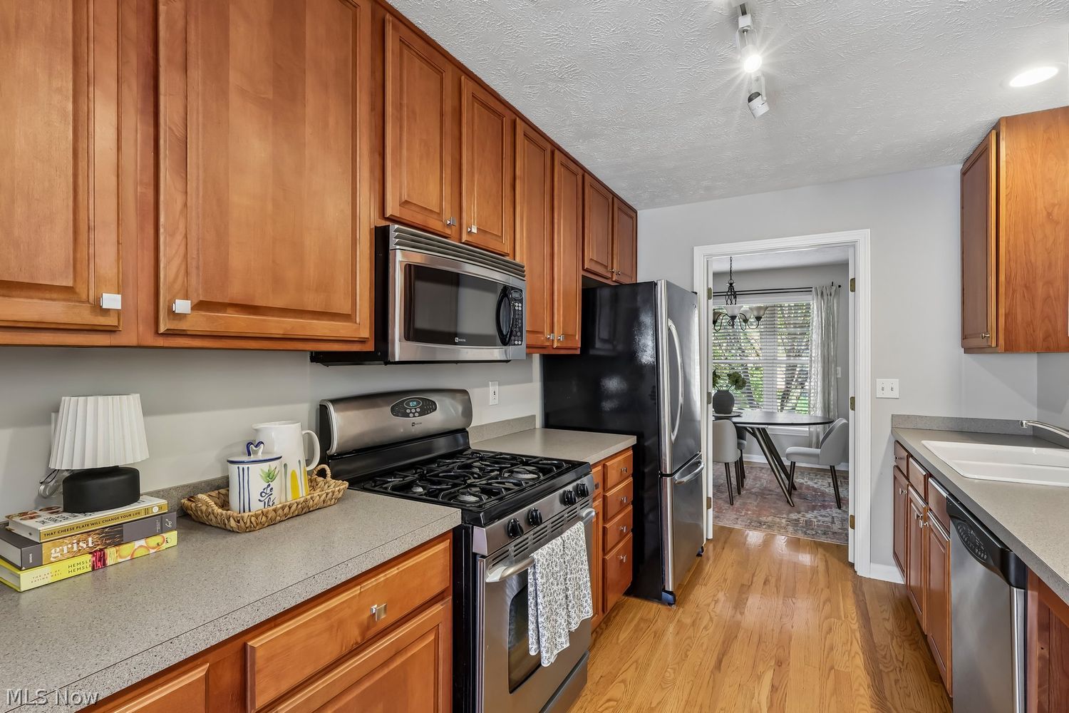 615 Literary Road Cleveland, OH 44113 - Photo 9 of 40