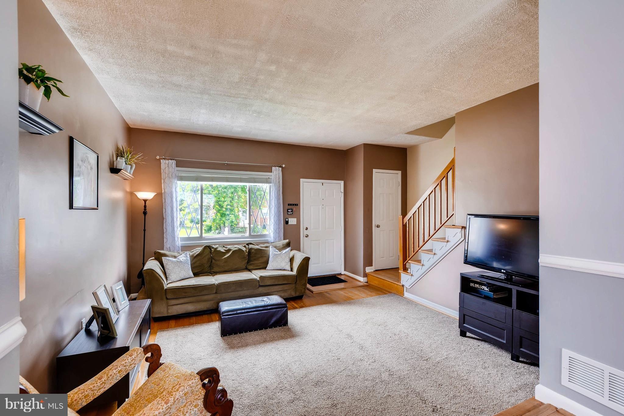 8517 Kings Ridge Road Baltimore, MD 21234 - Photo 12 of 30 Living Room