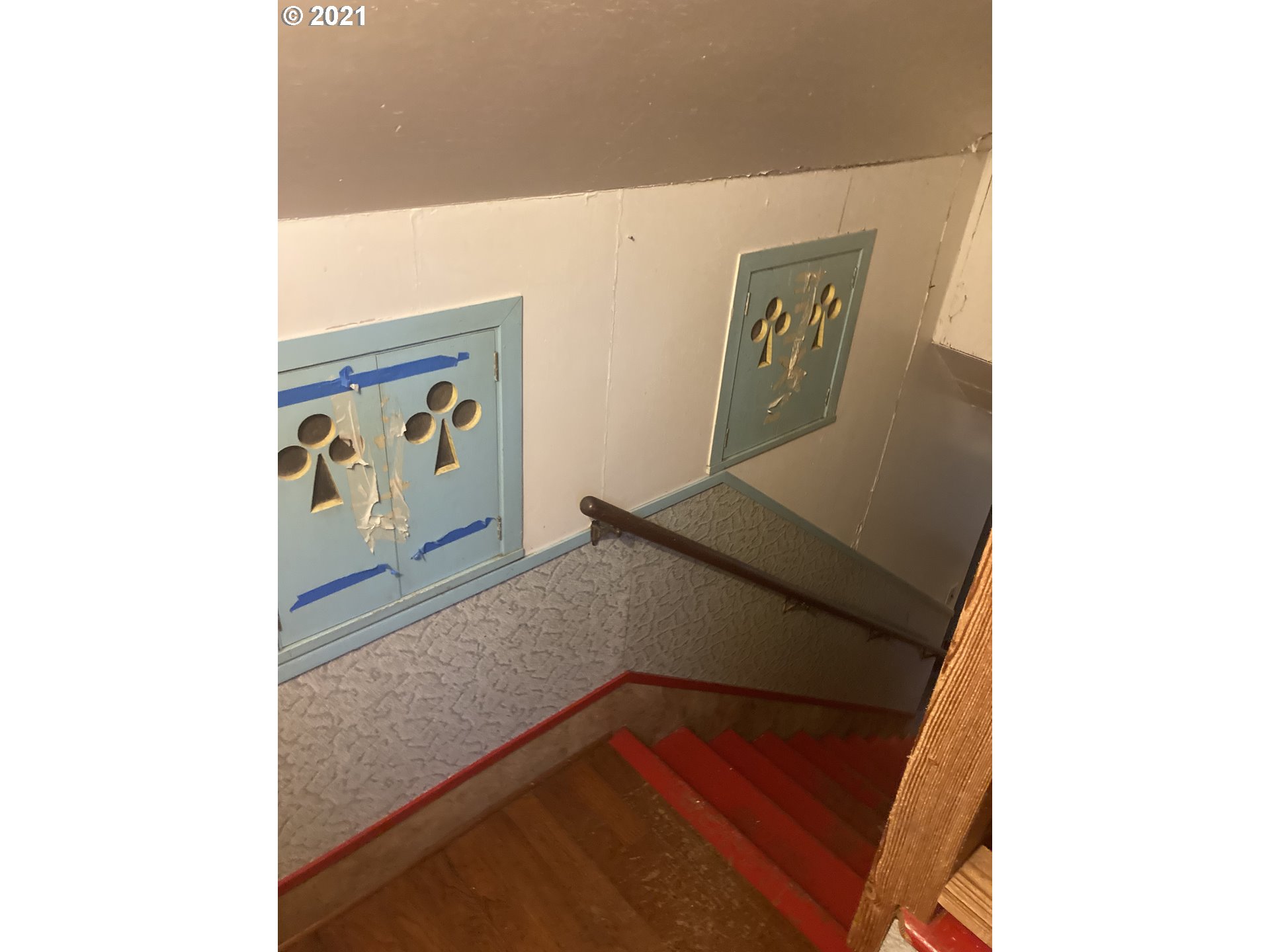 92192 Conroy Road Astoria, OR 97103 - Photo 7 of 16 Staircase