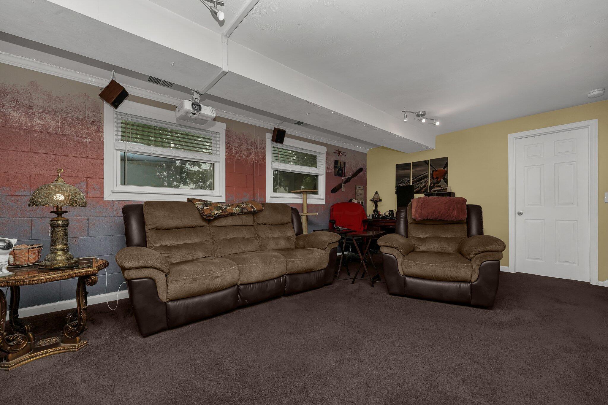 563 McCutcheon Road Columbus, OH 43230 - Photo 18 of 27 Family room/TV room - lower level.