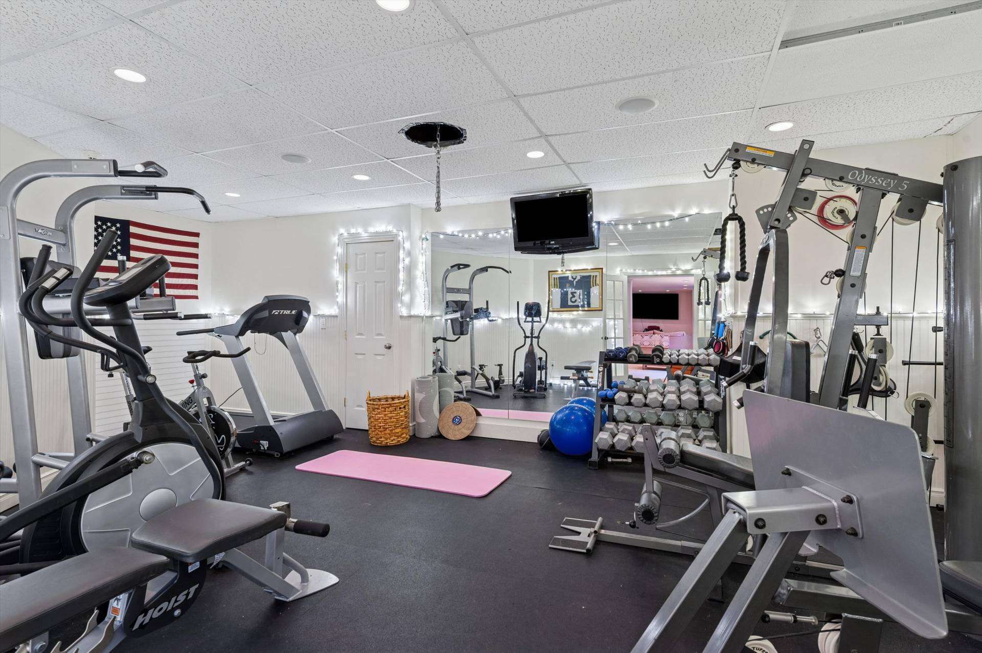 200 Great Hill Road Southampton, NY 11968 - Photo 28 of 44 a view of a room with gym equipment