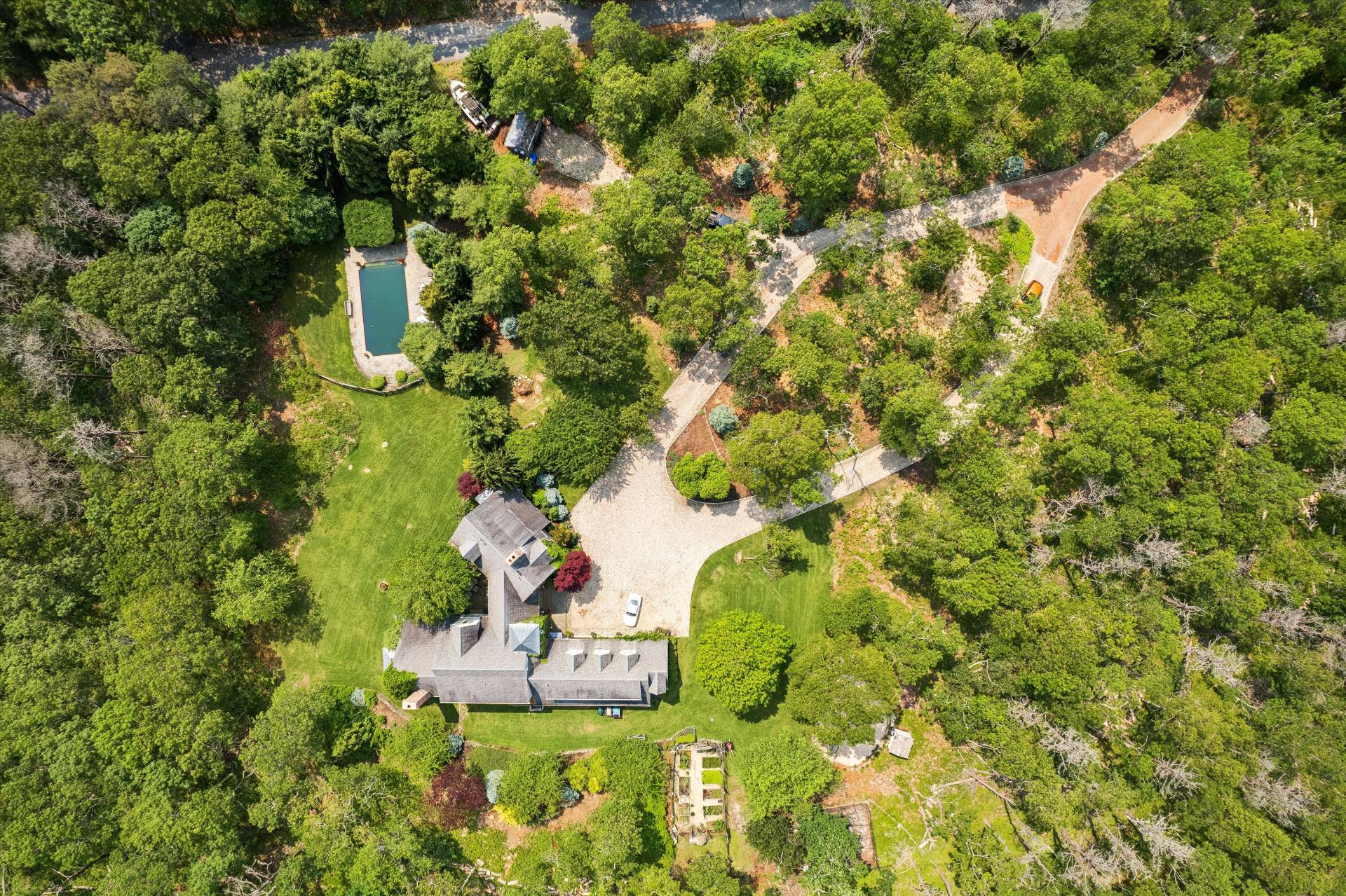 200 Great Hill Road Southampton, NY 11968 - Photo 39 of 44 a view of a garden with plants