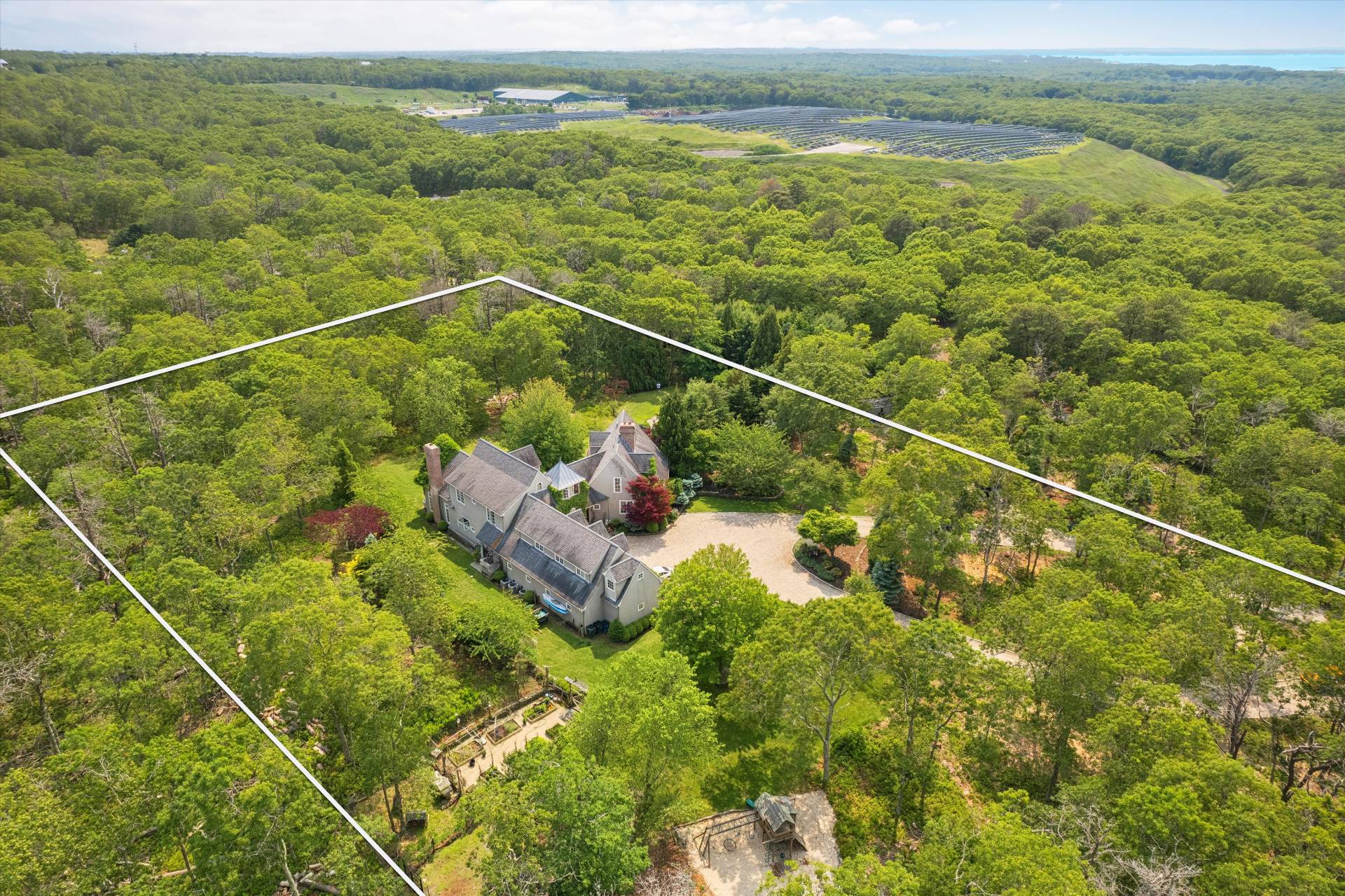 200 Great Hill Road Southampton, NY 11968 - Photo 40 of 44 a view of a city