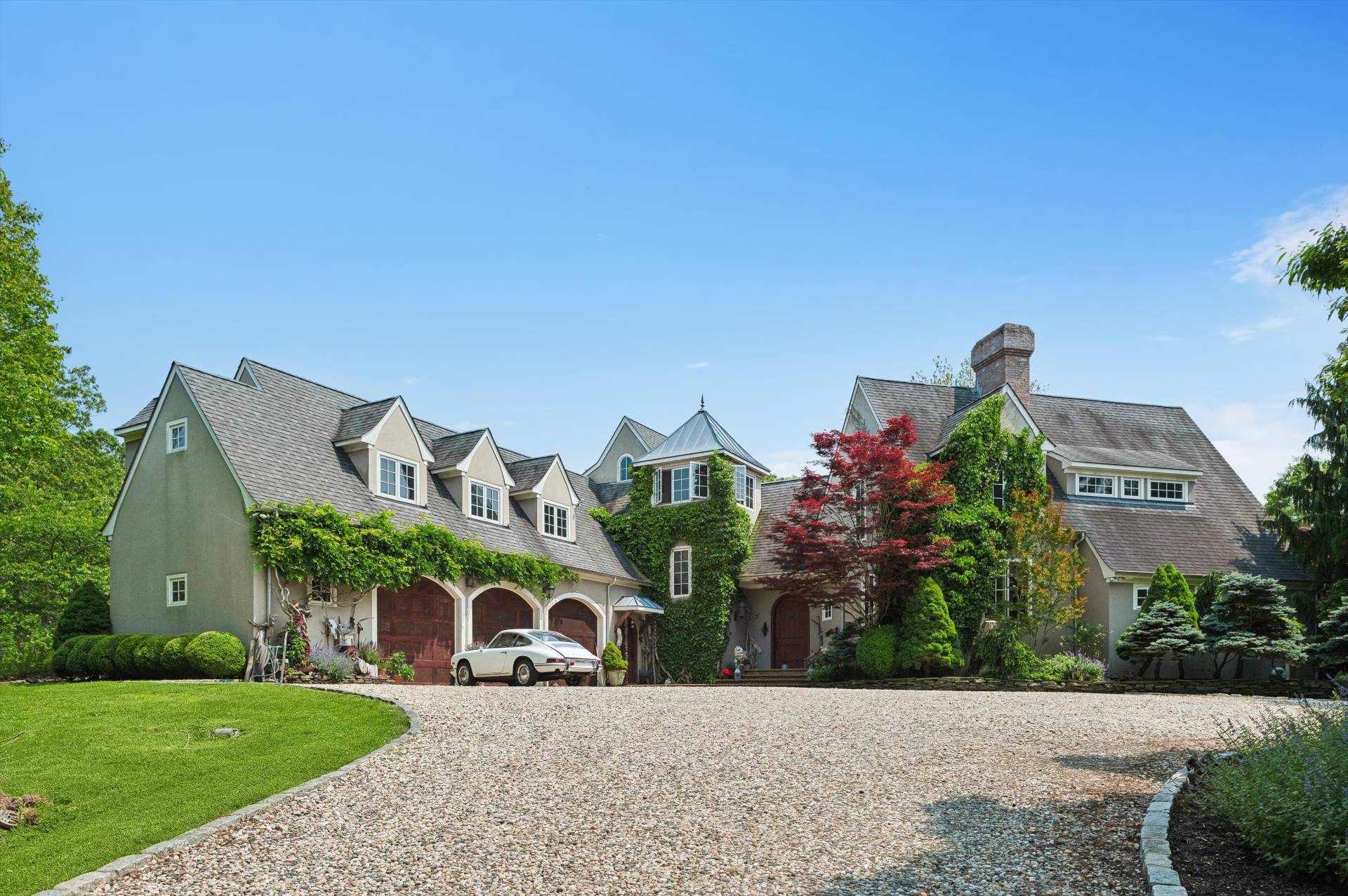 200 Great Hill Road Southampton, NY 11968 - Photo 43 of 44 a front view of a house with a garden