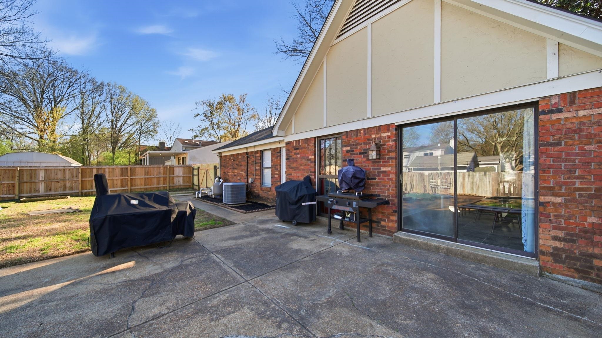 4182 Luther Road Bartlett, TN 38135 - Photo 17 of 40 a view of a chairs and table in the balcony