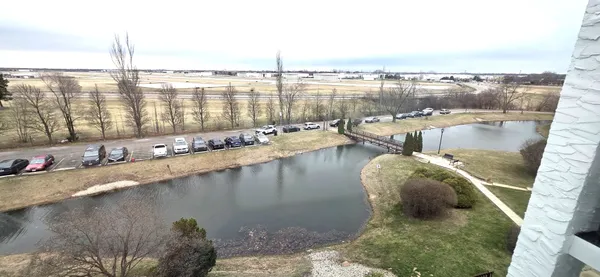 $349,000 | 375 Plum Creek Drive, Unit 412, Wheeling, IL 60090