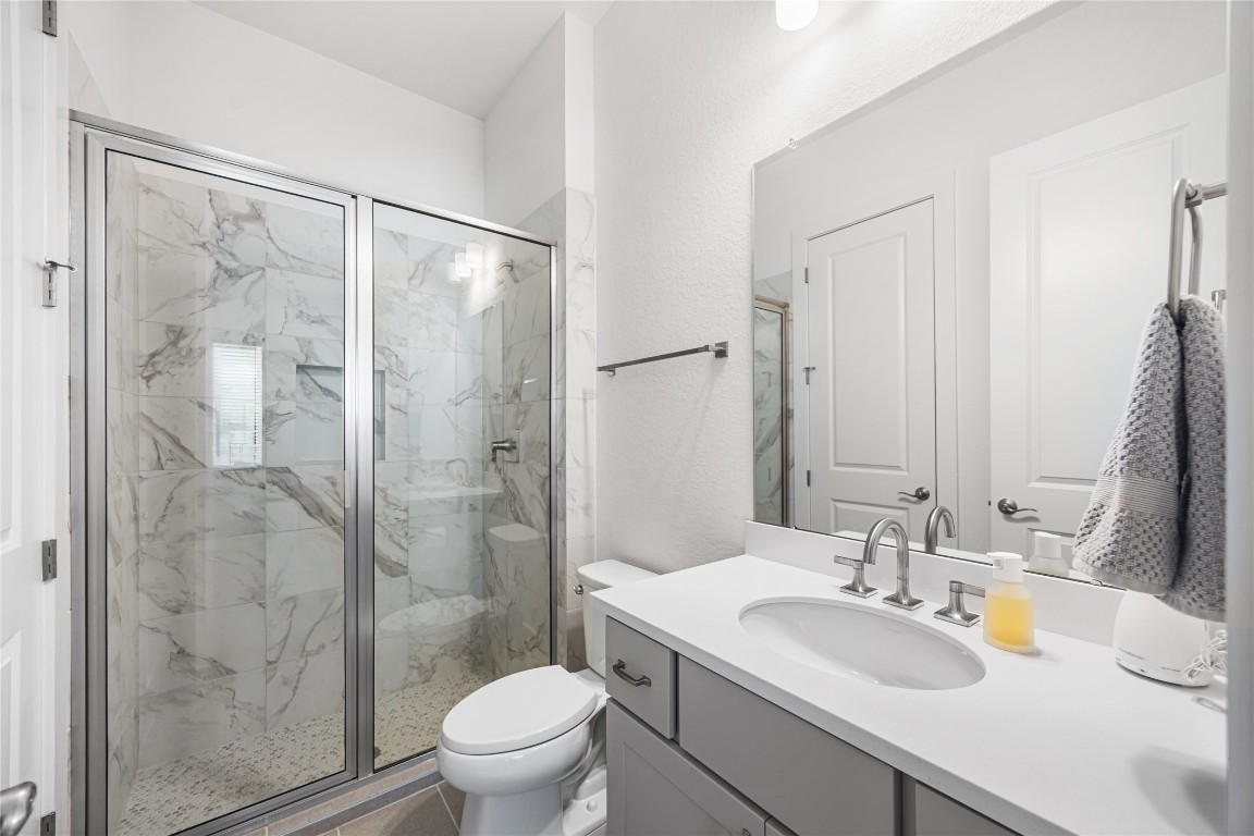 4114 Pleasant Ridge Drive Spring, TX 77386 - Photo 24 of 48 Ensuite in the secondary bedroom.