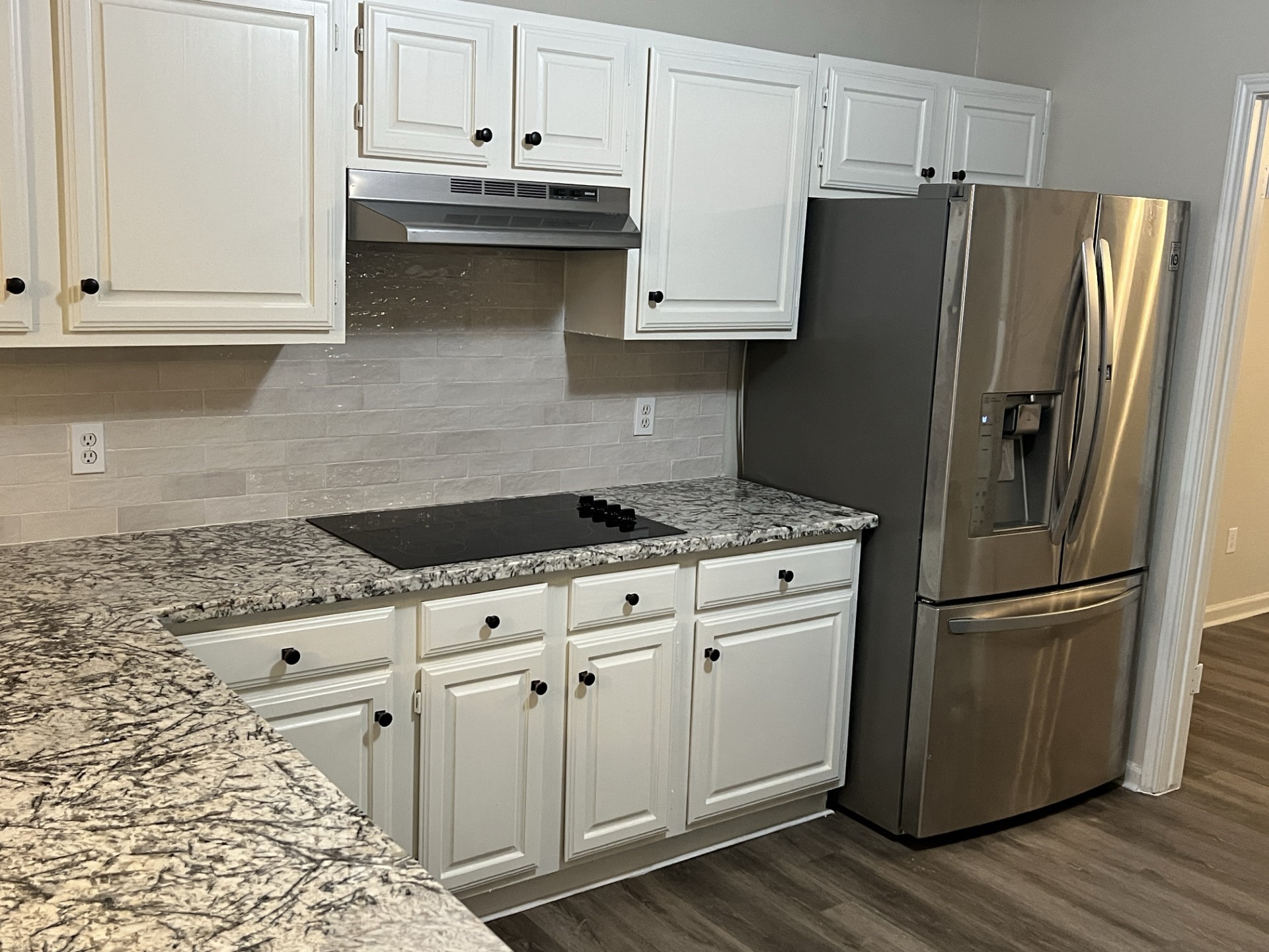 1635 Ainsdale Drive Houston, TX 77077 - Photo 8 of 32 Kitchen Area - Regrigerator Included