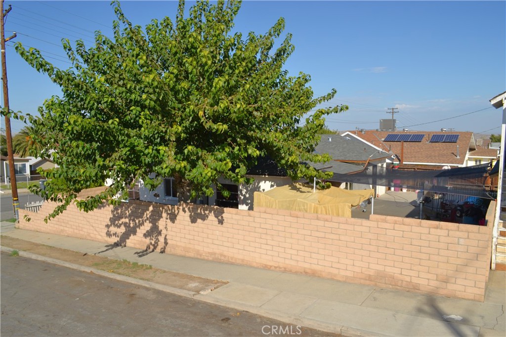 431 E Street Taft, CA 93268 - Photo 6 of 12 a view of a outdoor space