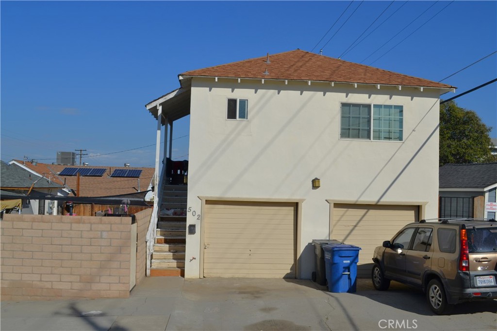 431 E Street Taft, CA 93268 - Photo 8 of 12 a front view of a house with parking space