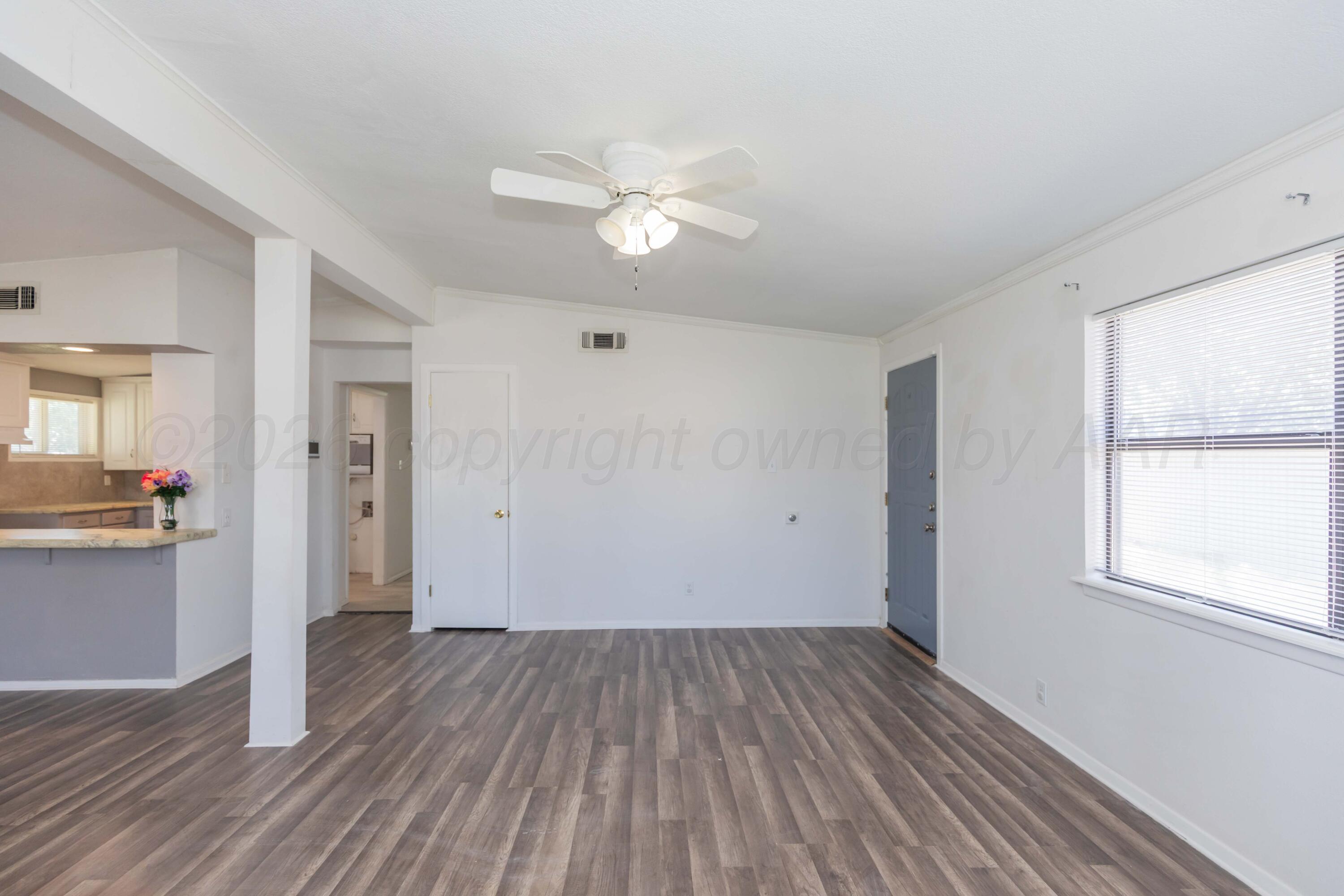 4419 South Ong Street Amarillo, TX 79110 - Photo 2 of 28 LIVING ROOM