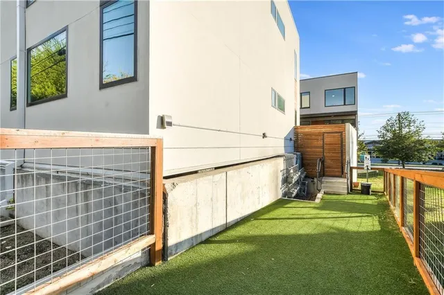 a view of an outdoor space