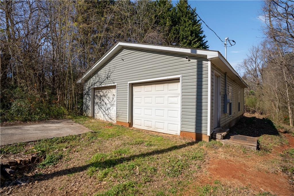 7540 County Line Road Lula, GA 30554 - Photo 4 of 62 a front view of house with yard
