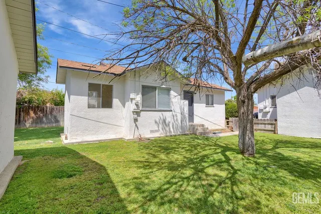 a house view with a outdoor space