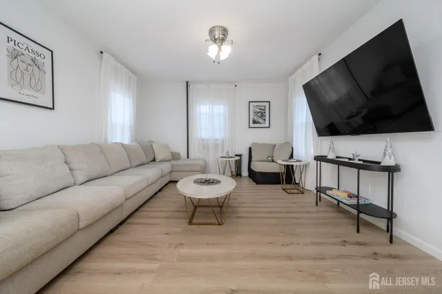 $459,999 | 8 Milton Avenue, South River, NJ 08882