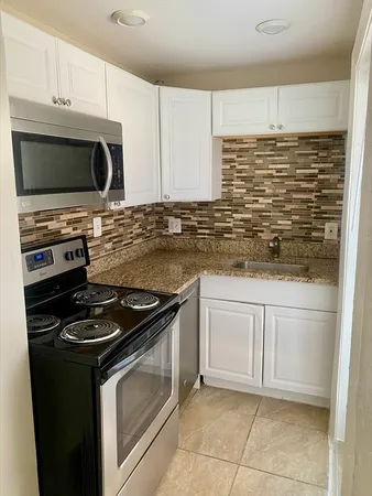 $2,200 | 32 Hinckley Street, Unit 1R, Somerville, MA 02145