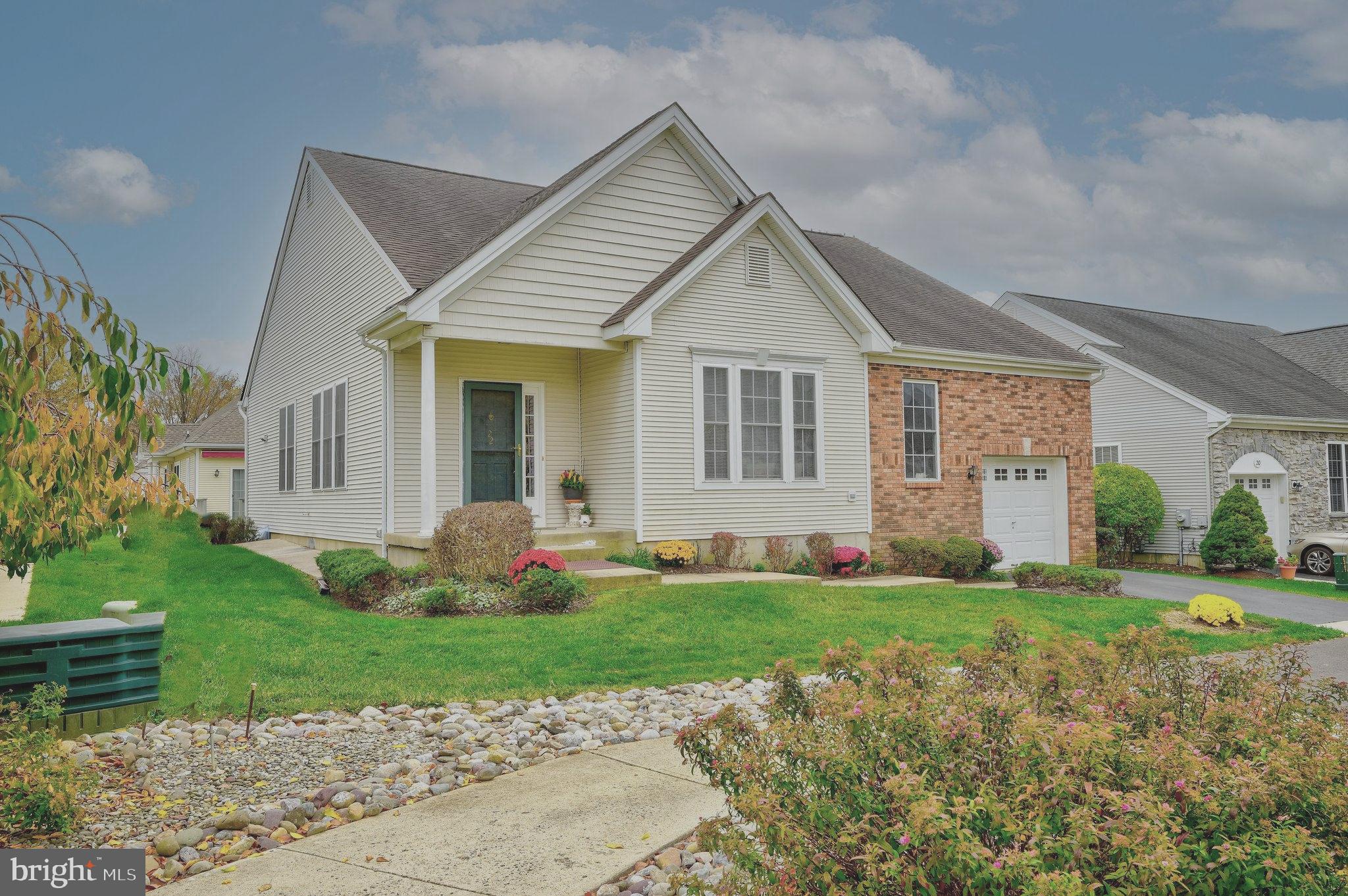 22 Chickadee Way Hamilton, NJ 08690 - Photo 2 of 24