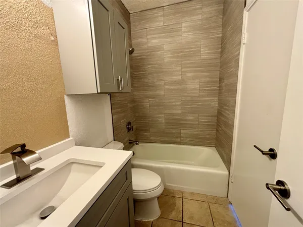 $1,995 | 203 East 31st Street, Unit 101, Austin, TX 78705