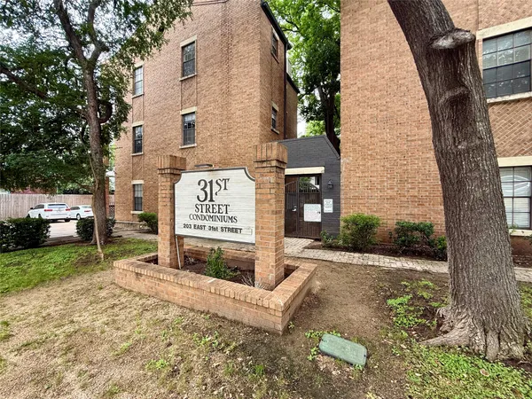 $1,995 | 203 East 31st Street, Unit 101, Austin, TX 78705