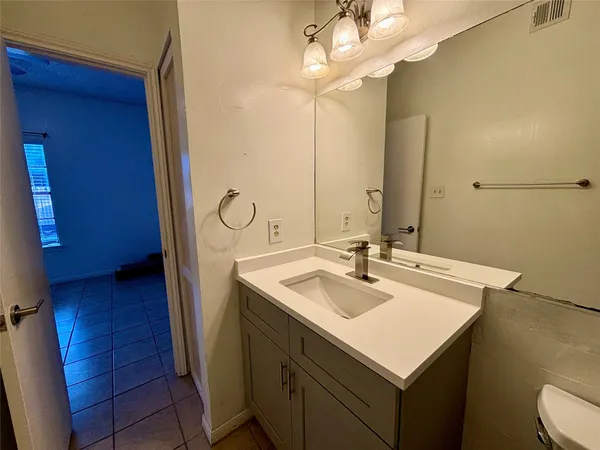 $1,995 | 203 East 31st Street, Unit 101, Austin, TX 78705