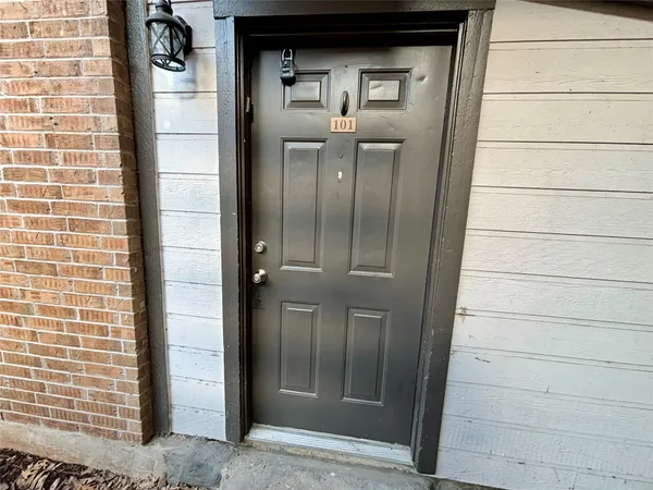 $1,995 | 203 East 31st Street, Unit 101, Austin, TX 78705