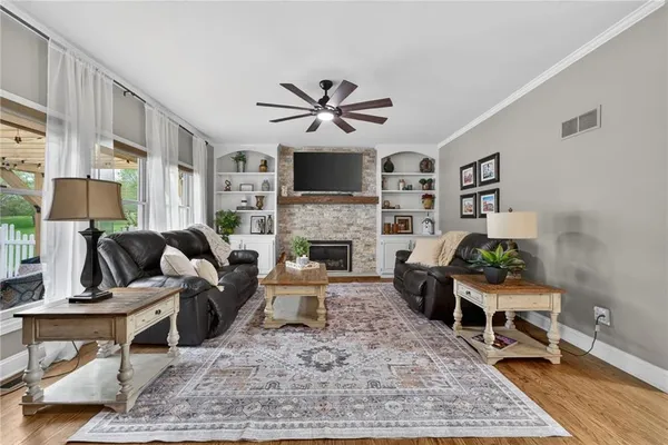 $925,000 | 905 Florence Avenue, Raymore, MO 64083