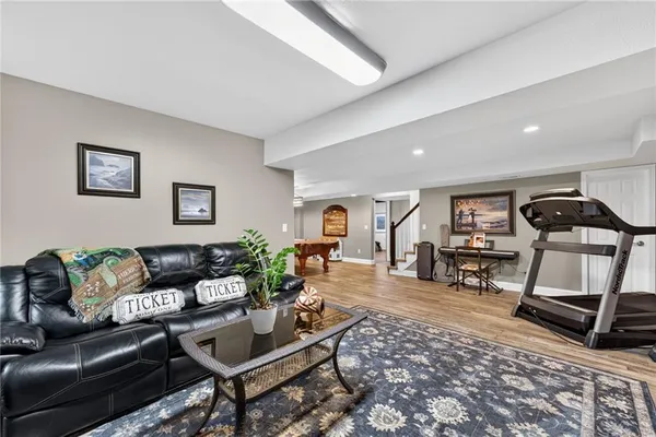 $925,000 | 905 Florence Avenue, Raymore, MO 64083