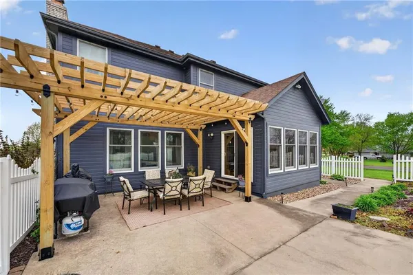 $925,000 | 905 Florence Avenue, Raymore, MO 64083