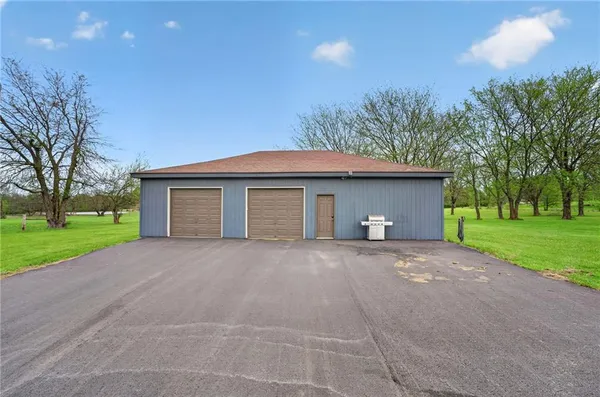 $925,000 | 905 Florence Avenue, Raymore, MO 64083