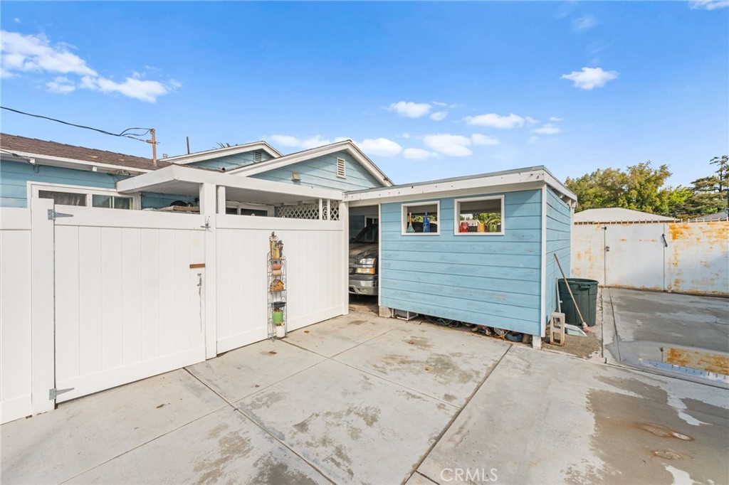 3620 Hoover Street Riverside, CA 92504 - Photo 33 of 44 a view of a house with garage