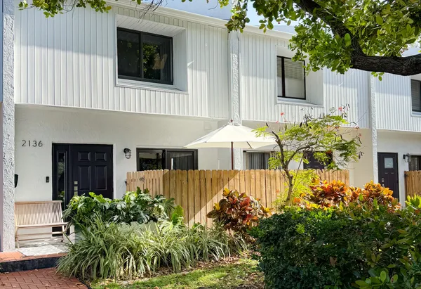 $420,000 | 2136 Northeast 44th Street, Unit 4, Lighthouse Point, FL 33064