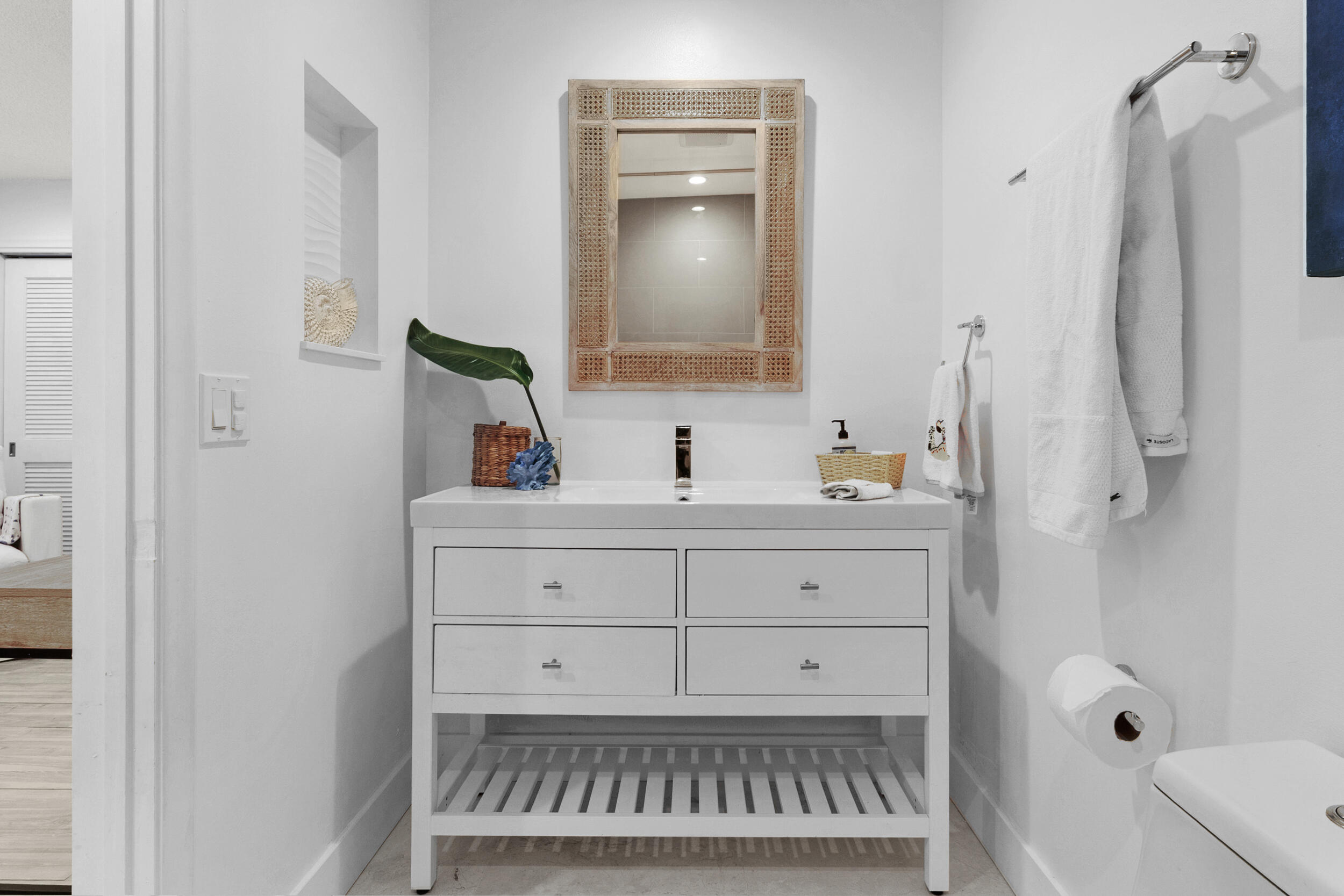 2136 Northeast 44th Street, Unit 4 Lighthouse Point, FL 33064 - Photo 41 of 51 41