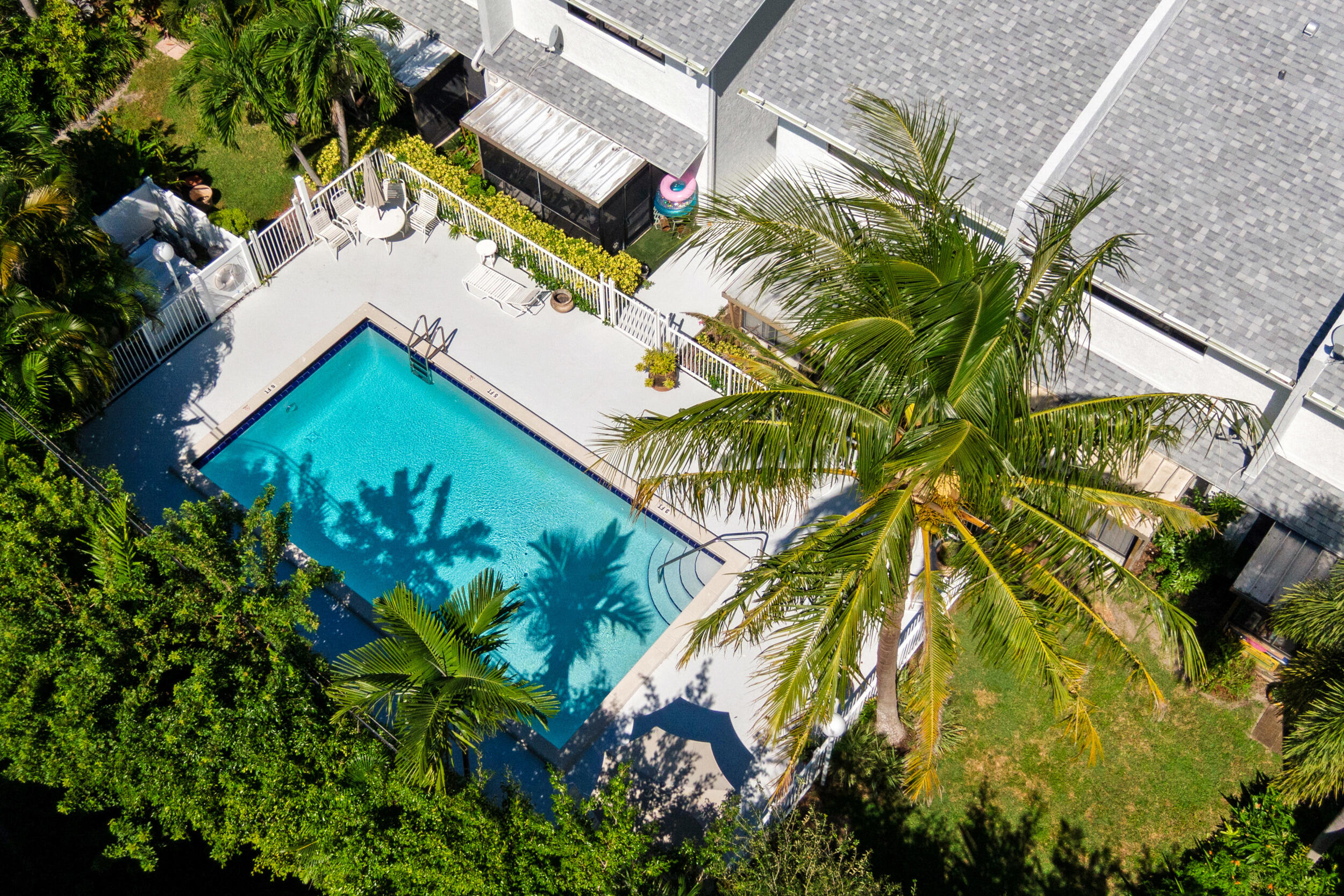 2136 Northeast 44th Street, Unit 4 Lighthouse Point, FL 33064 - Photo 45 of 51 Community Pool