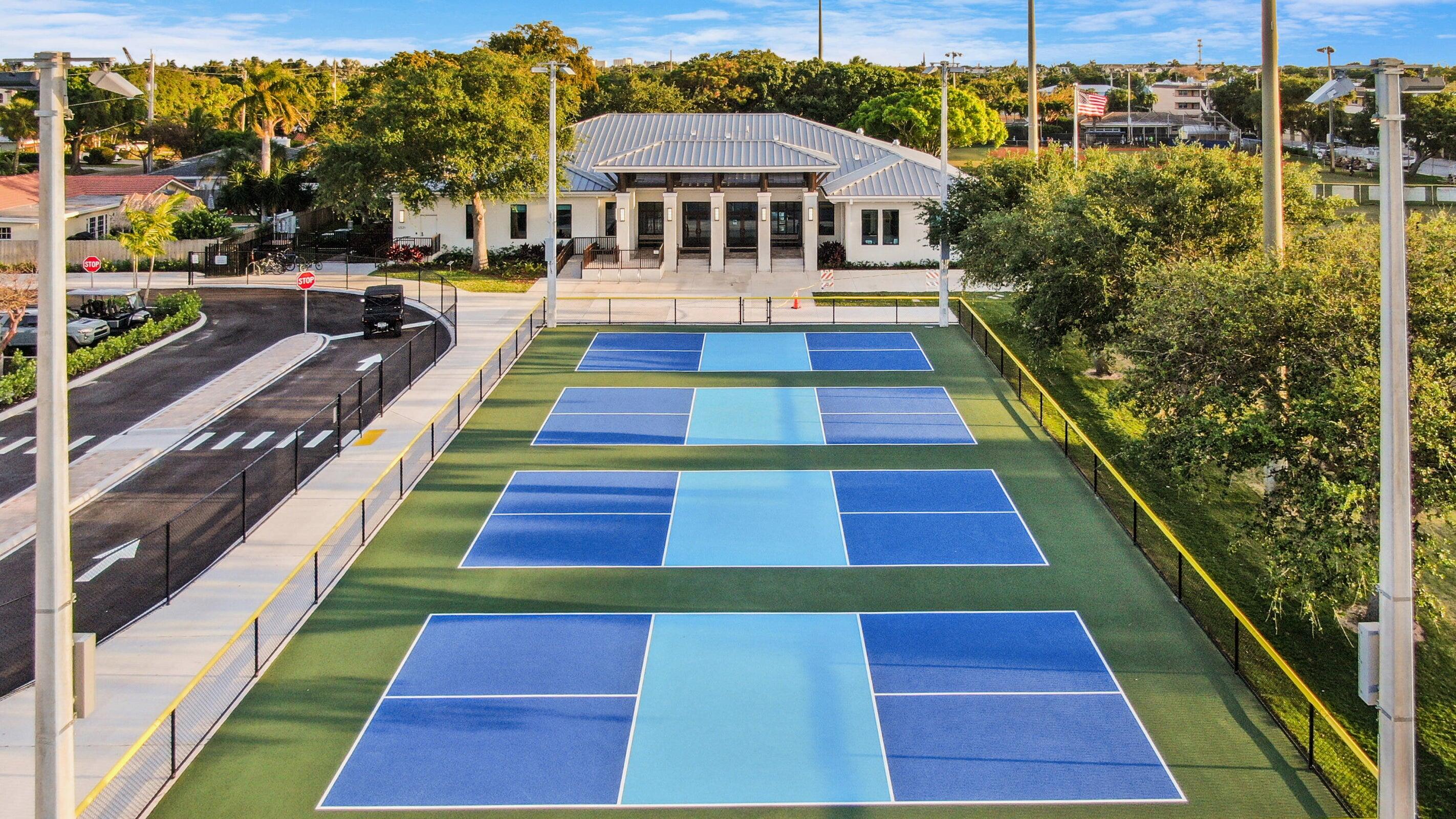 2136 Northeast 44th Street, Unit 4 Lighthouse Point, FL 33064 - Photo 49 of 51 Dan Witt Park Pickleball Courts