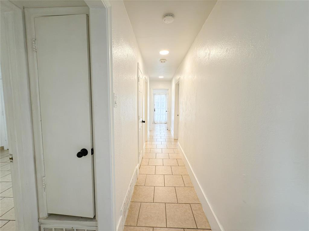 7528 Thistle Lane Dallas, TX 75240 - Photo 15 of 38