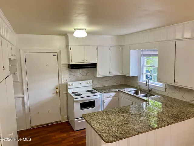 $2,400 | 203 South Elm Street, Greenville, NC 27858