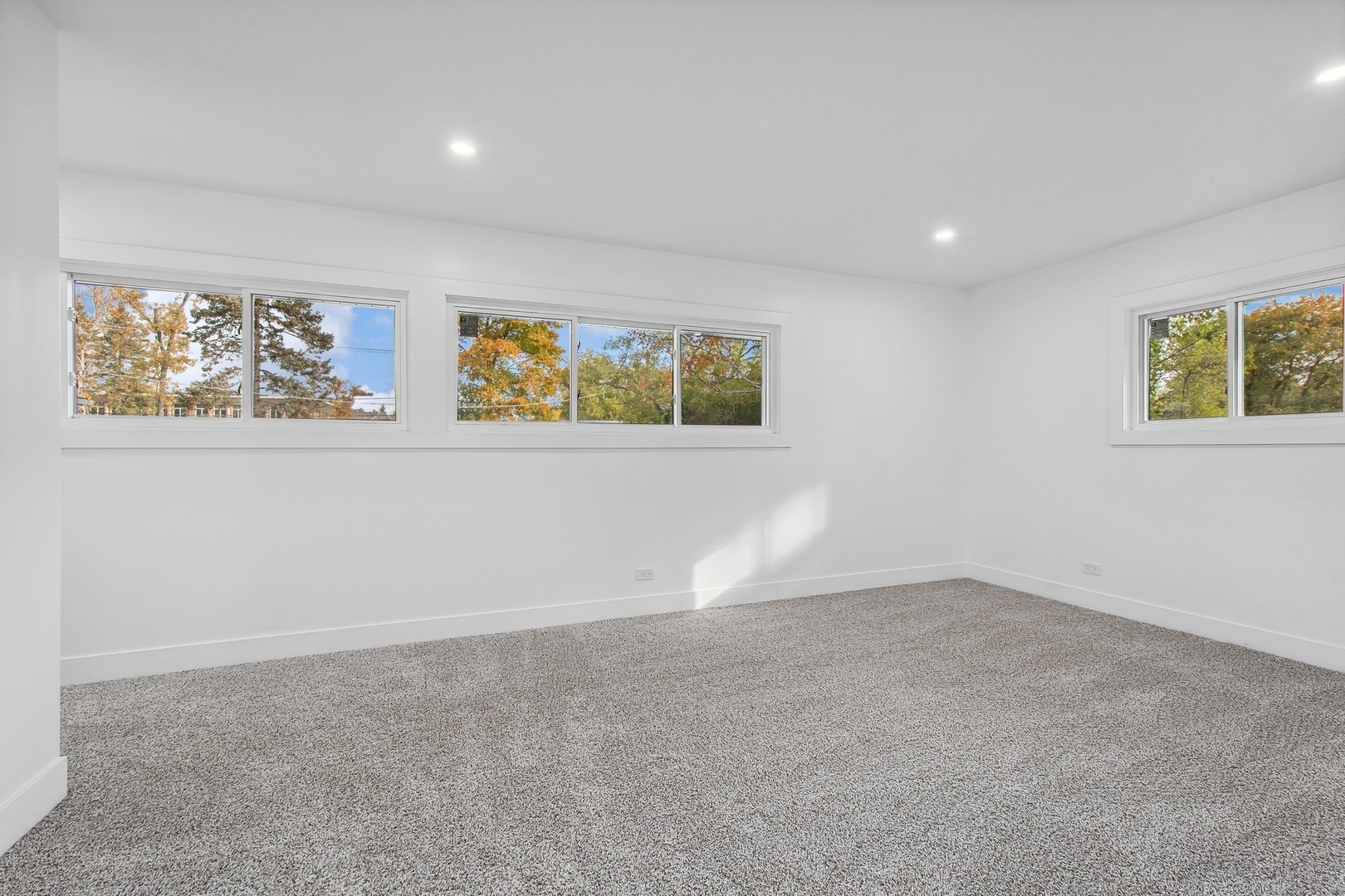 3131 Willow Road Northbrook, IL 60062 - Photo 15 of 23 an empty room with windows