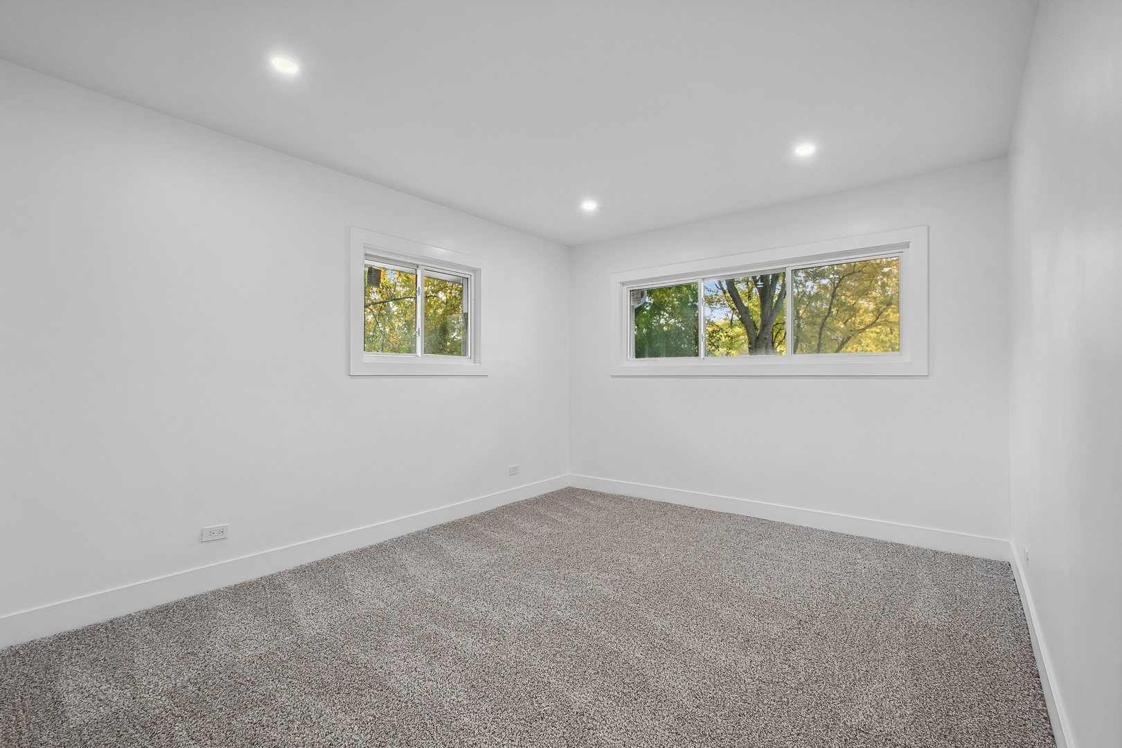 3131 Willow Road Northbrook, IL 60062 - Photo 17 of 23 an empty room with windows