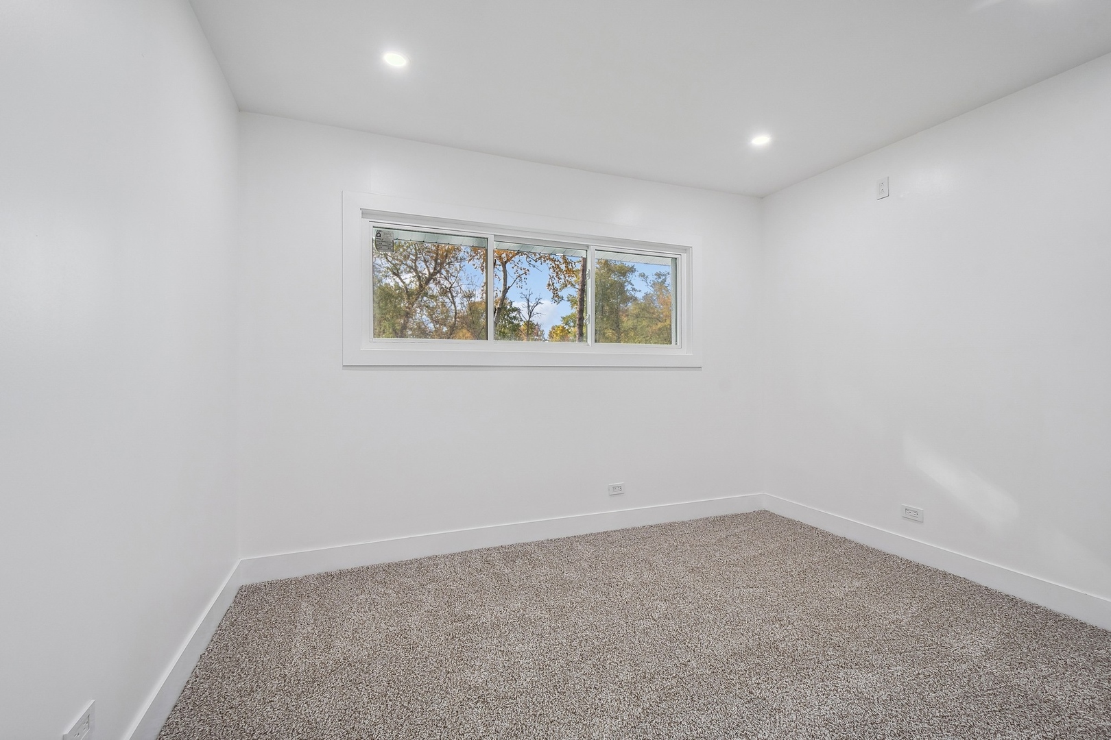 3131 Willow Road Northbrook, IL 60062 - Photo 18 of 23 an empty room with a window