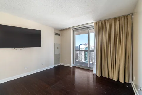 $475,000 | 545 North Dearborn Street, Unit 2301, Chicago, IL 60654