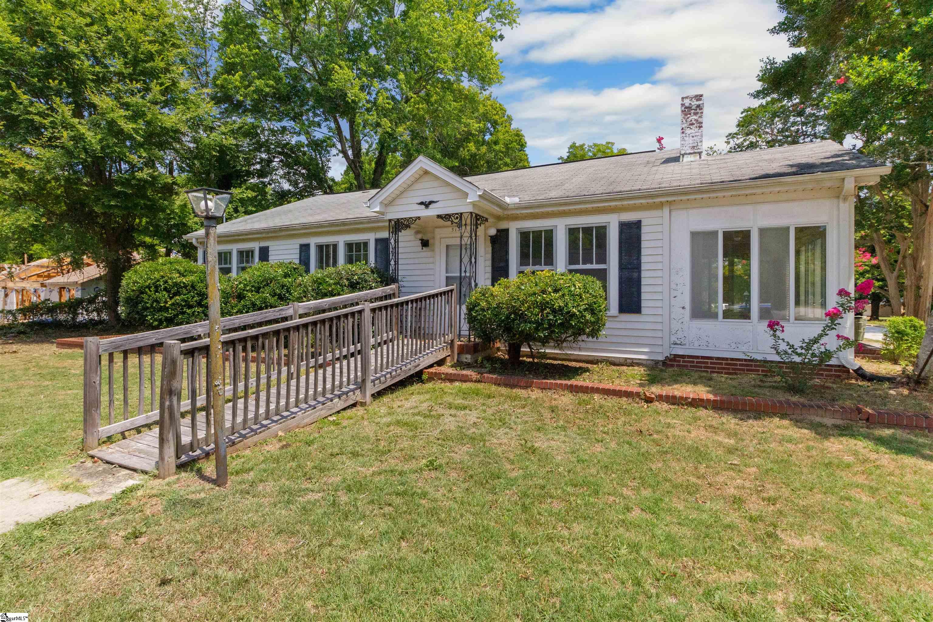 313 East Florida Street Clinton, SC 29325 - Photo 1 of 21 Gallery Image 1