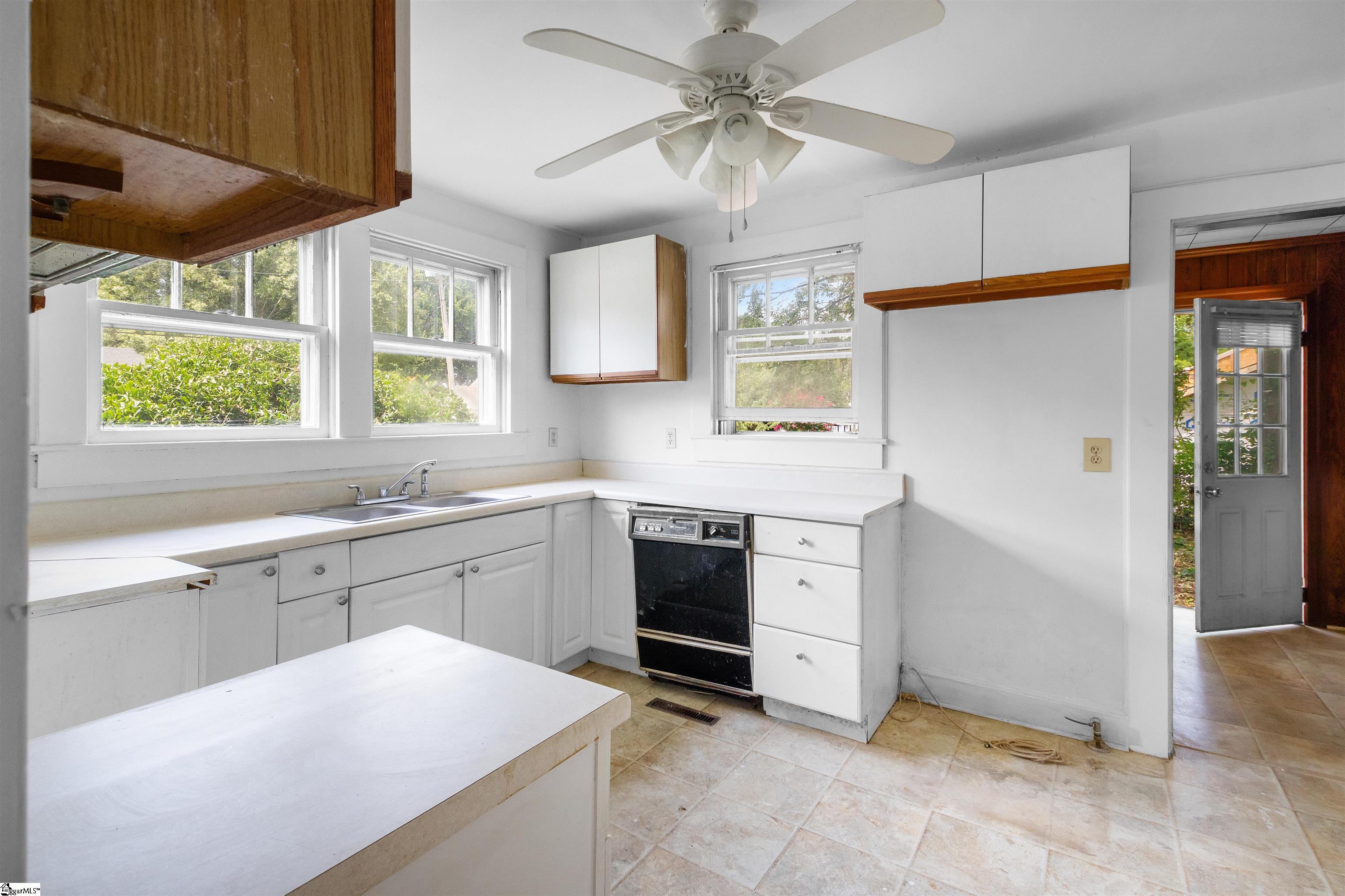 313 East Florida Street Clinton, SC 29325 - Photo 13 of 21 Gallery Image 13