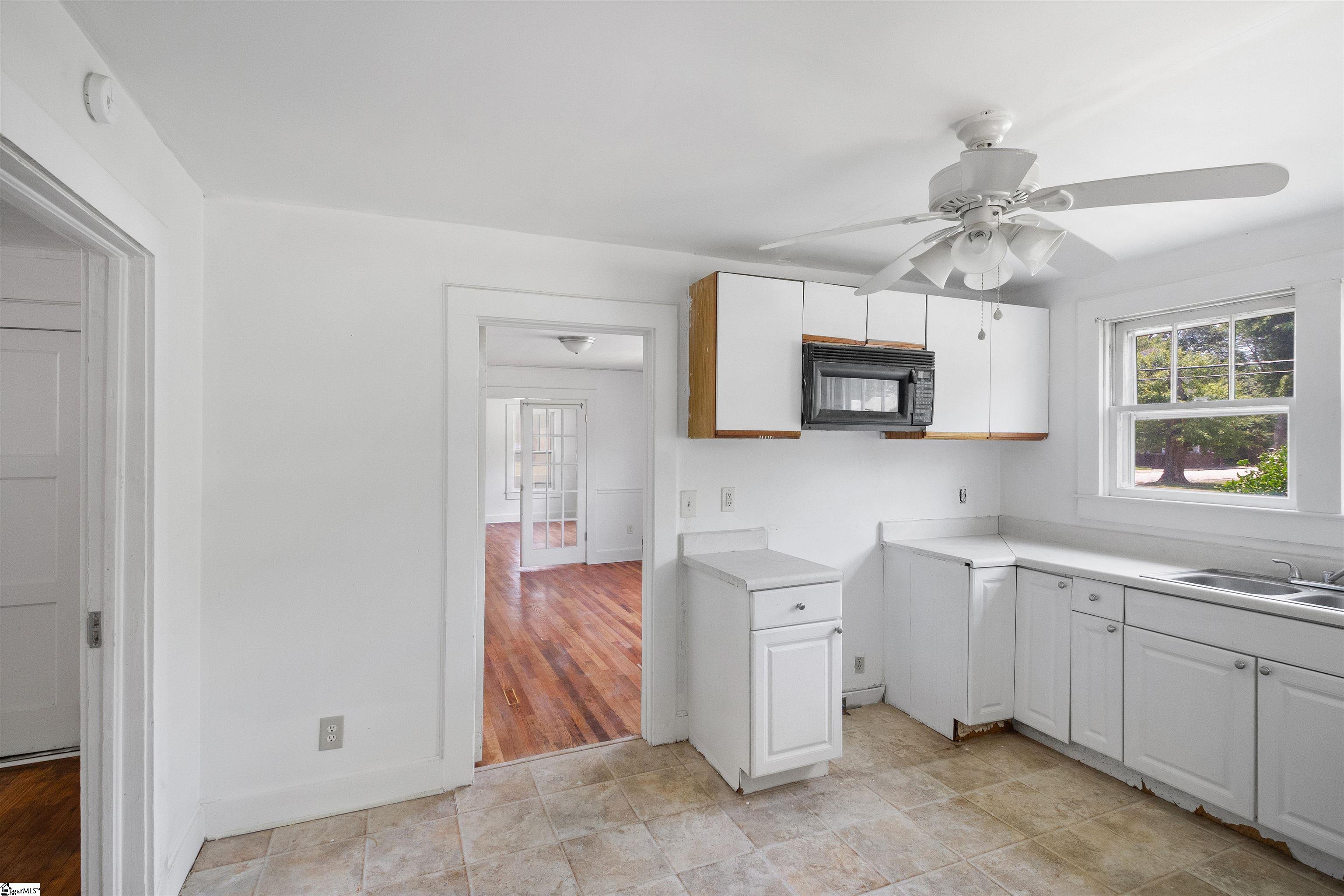 313 East Florida Street Clinton, SC 29325 - Photo 4 of 21 Gallery Image 4