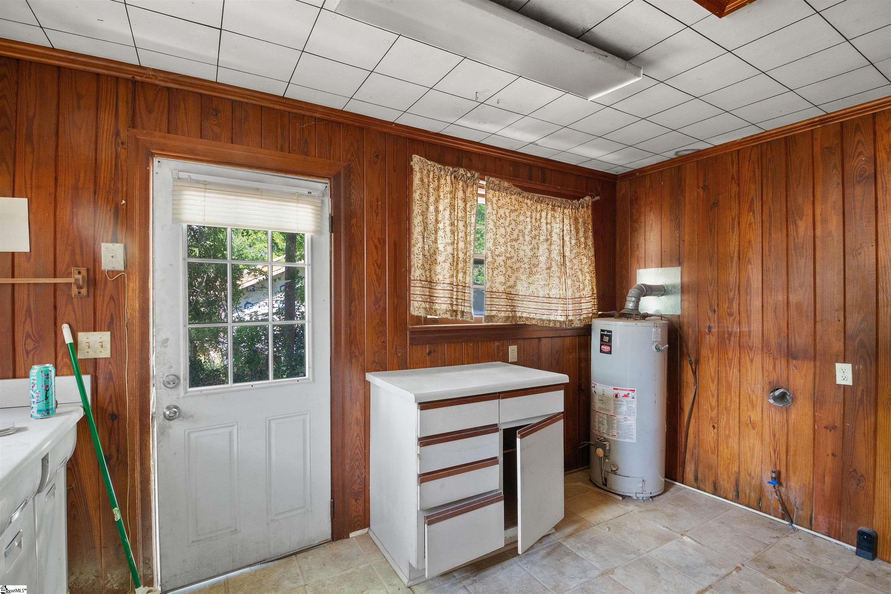 313 East Florida Street Clinton, SC 29325 - Photo 5 of 21 Gallery Image 5