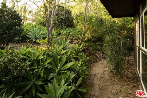 $949,000 | 2059 Barnett Way, Los Angeles, CA 90032