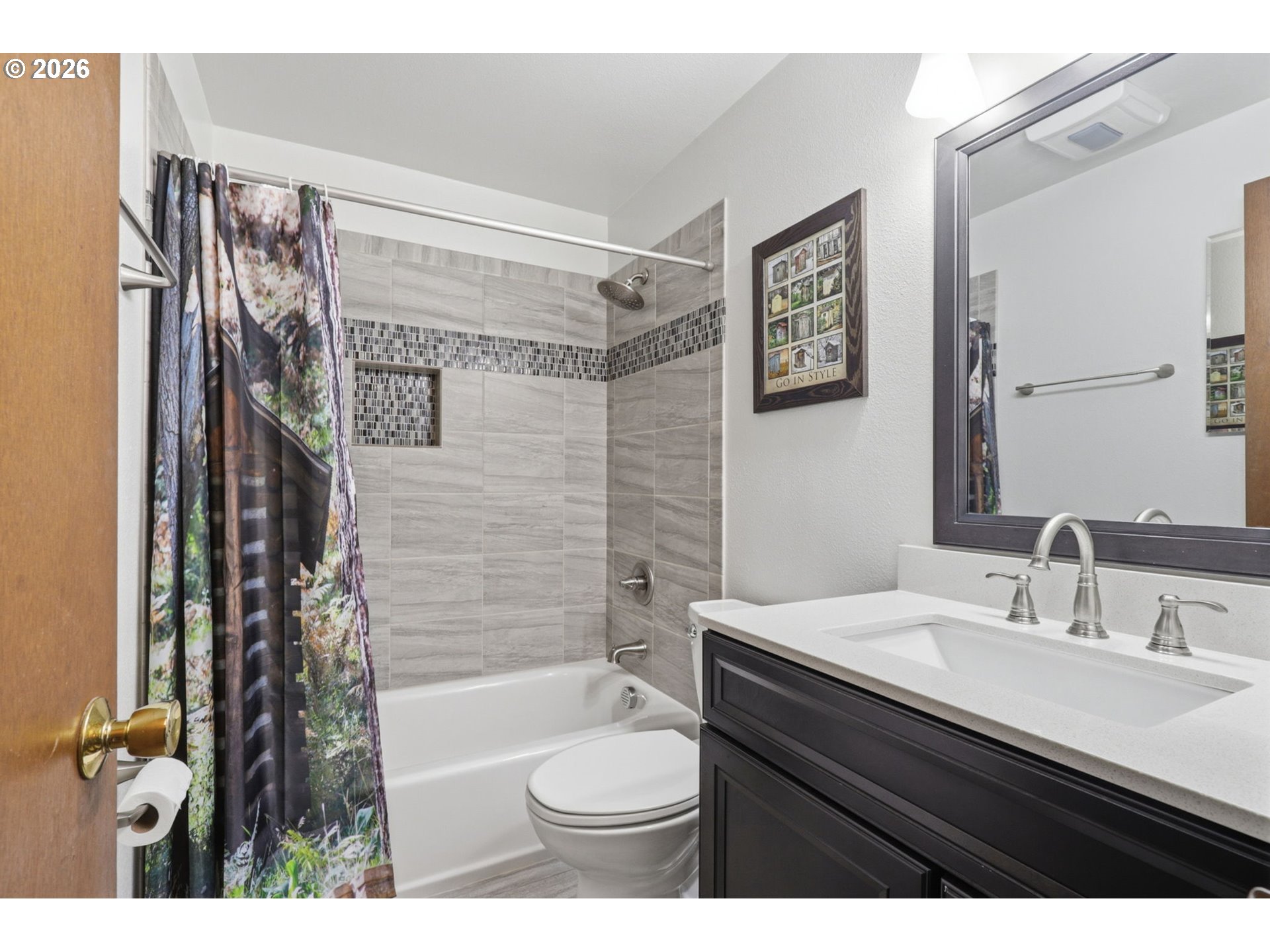 19654 Southwest Murphy Street Beaverton, OR 97078 - Photo 29 of 41 Bathroom