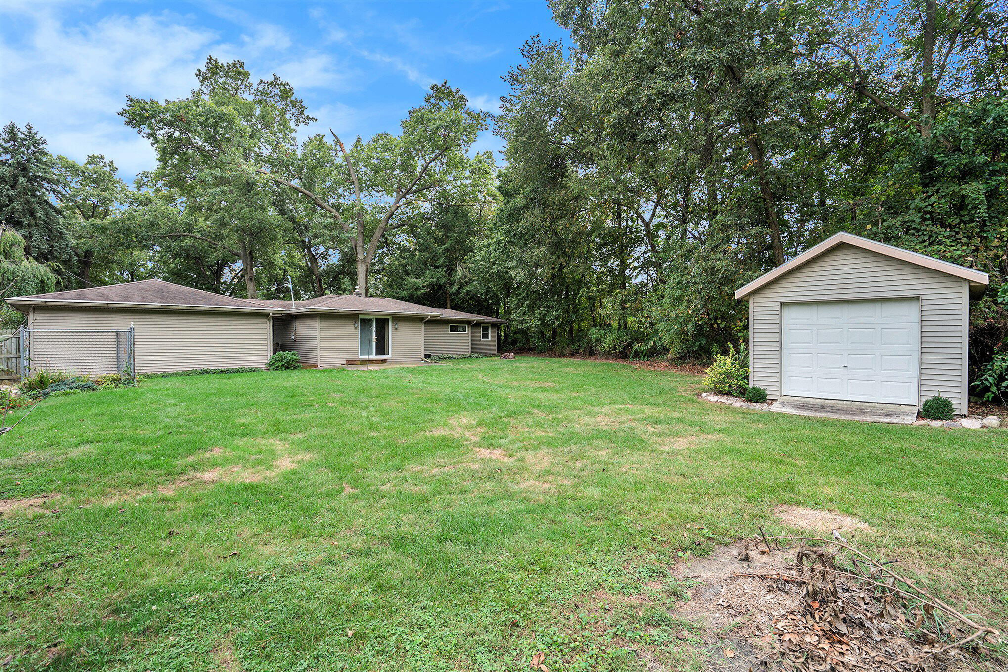 19520 Thompson Lane Three Rivers, MI 49093 - Photo 8 of 39 027_dsc07357